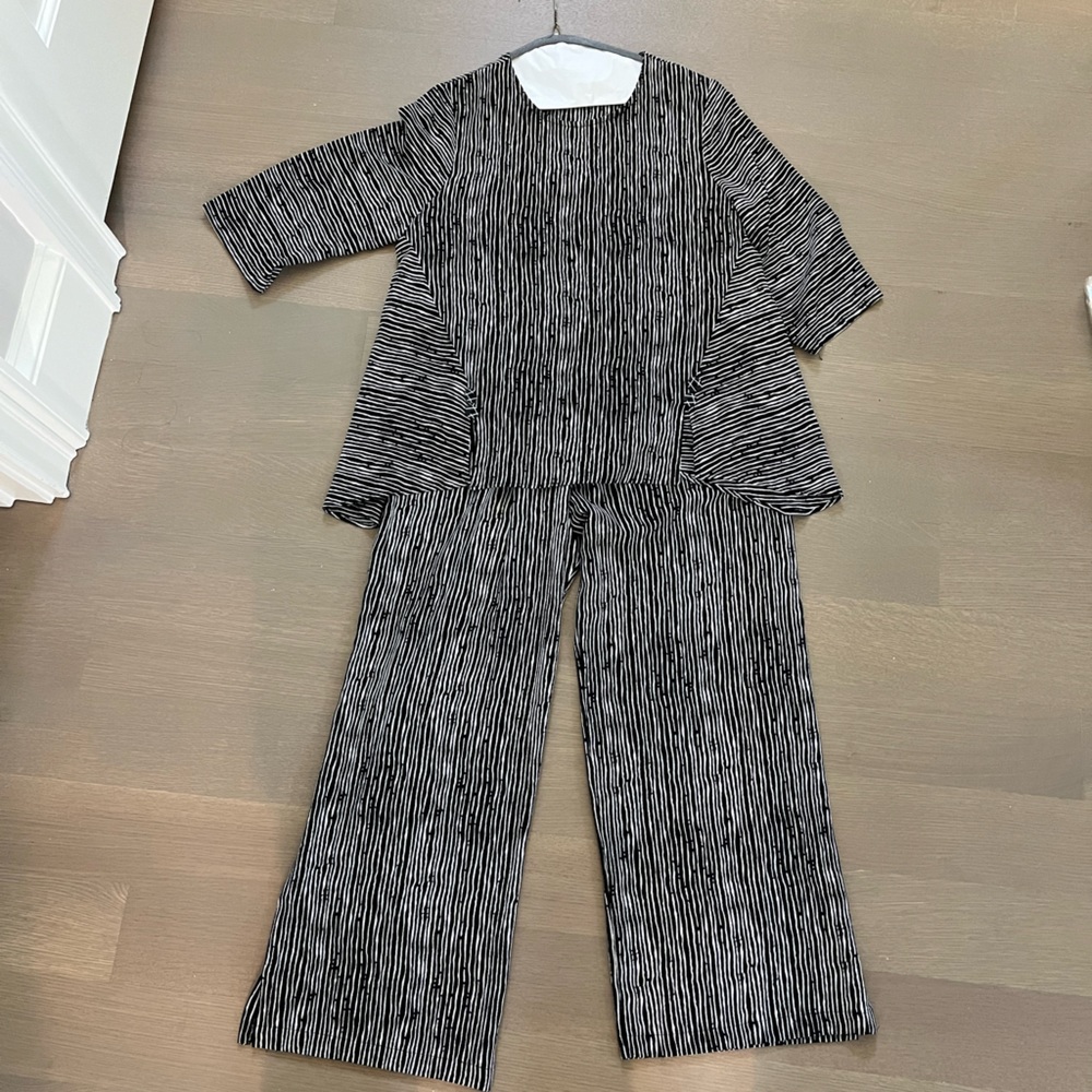 NICHE matching set, designer, great deal! Adorable for daytime event or work